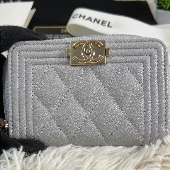 SOLD Authentic CHANEL Caviar Quilted Boy Zip Around Coin Purse Wallet - Picture 4 of 9